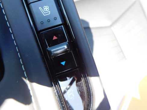 Used 2023 Chevrolet Corvette Stingray Premium Conv w/ Z51 Performance Package image 40