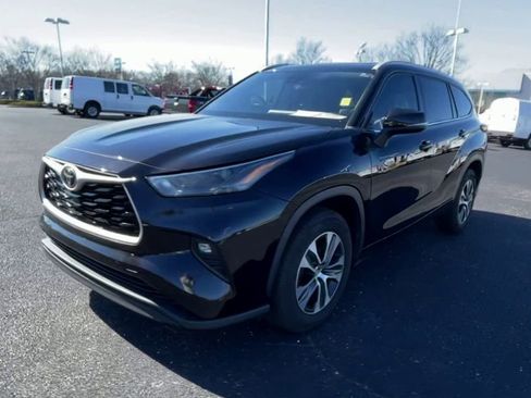 Used 2022 Toyota Highlander XLE image 4