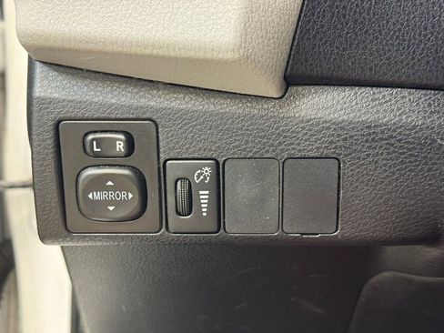 Used 2014 Toyota Corolla LE image 24