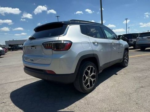 Used 2025 Jeep Compass Limited AWD/4WD image 8
