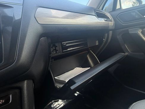 Used 2019 Volkswagen Tiguan SE FWD image 29