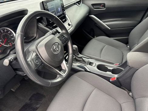 Used 2022 Toyota Corolla Cross LE image 9