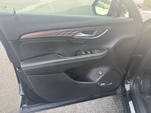 Used 2022 Buick Envision Avenir w/ Technology Package II image 6