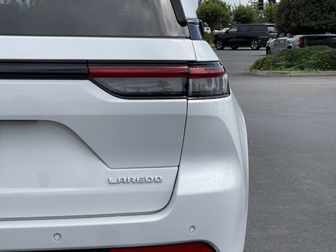 New 2026 Jeep Grand Cherokee Laredo RWD image 5