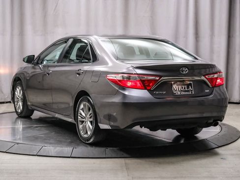 Used 2017 Toyota Camry SE image 2