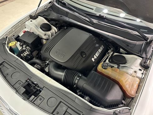 Used 2013 Chrysler 300 C w/ Light Group image 5