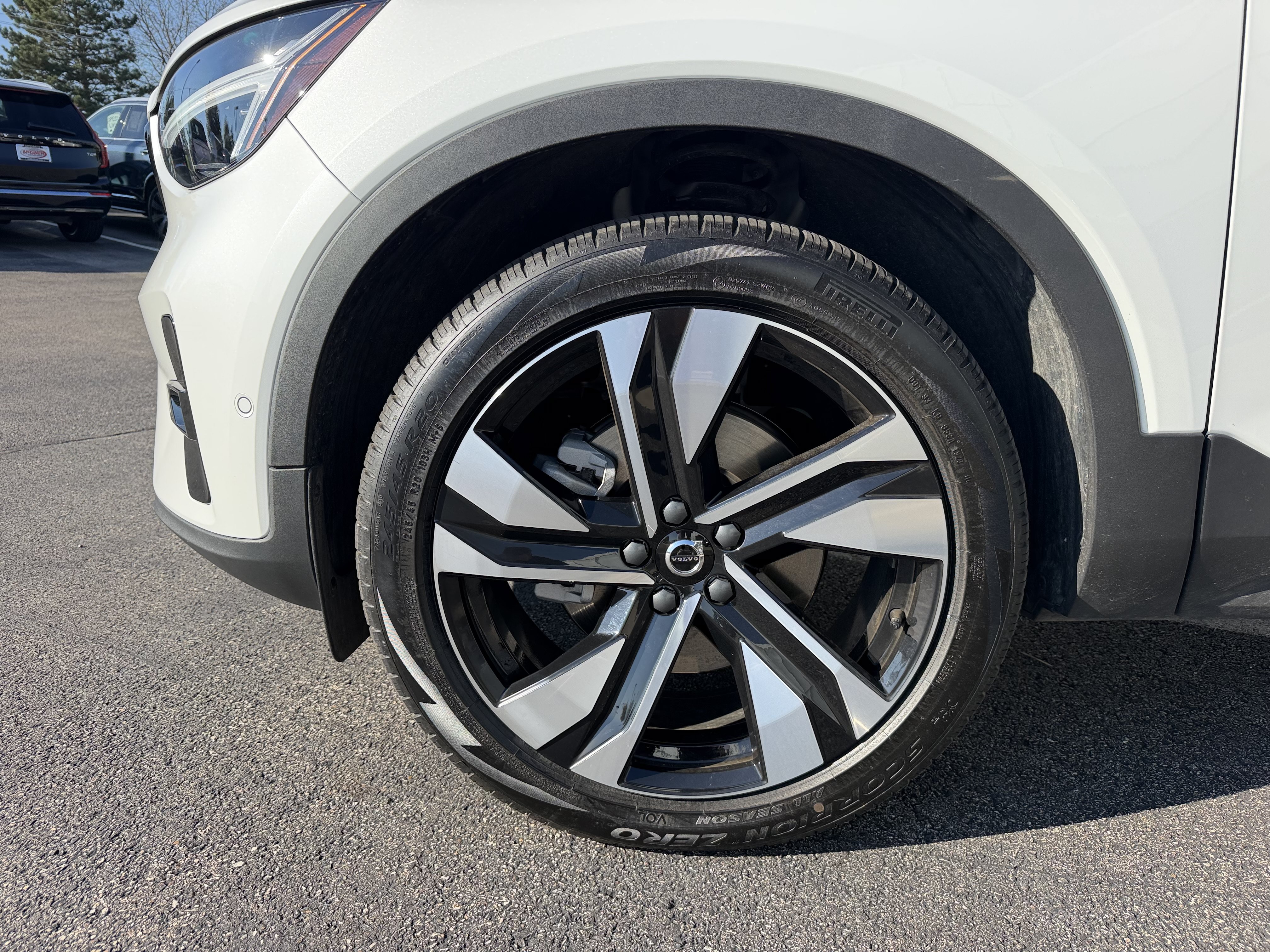 Used 2024 Volvo XC40 B5 Plus w/ Climate Package AWD/4WD image 11