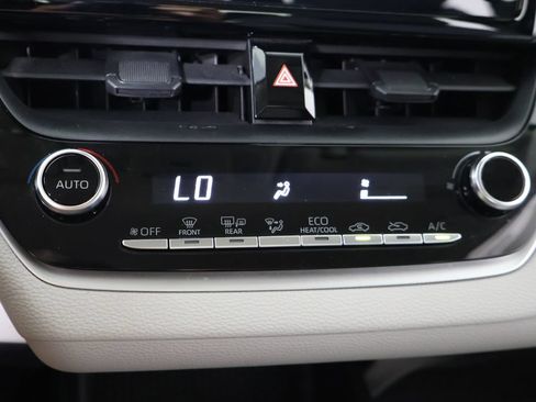 Used 2020 Toyota Corolla LE FWD image 41