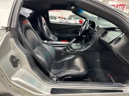 Used 2004 Chevrolet Corvette Z06 w/ Memory Package RWD image 9