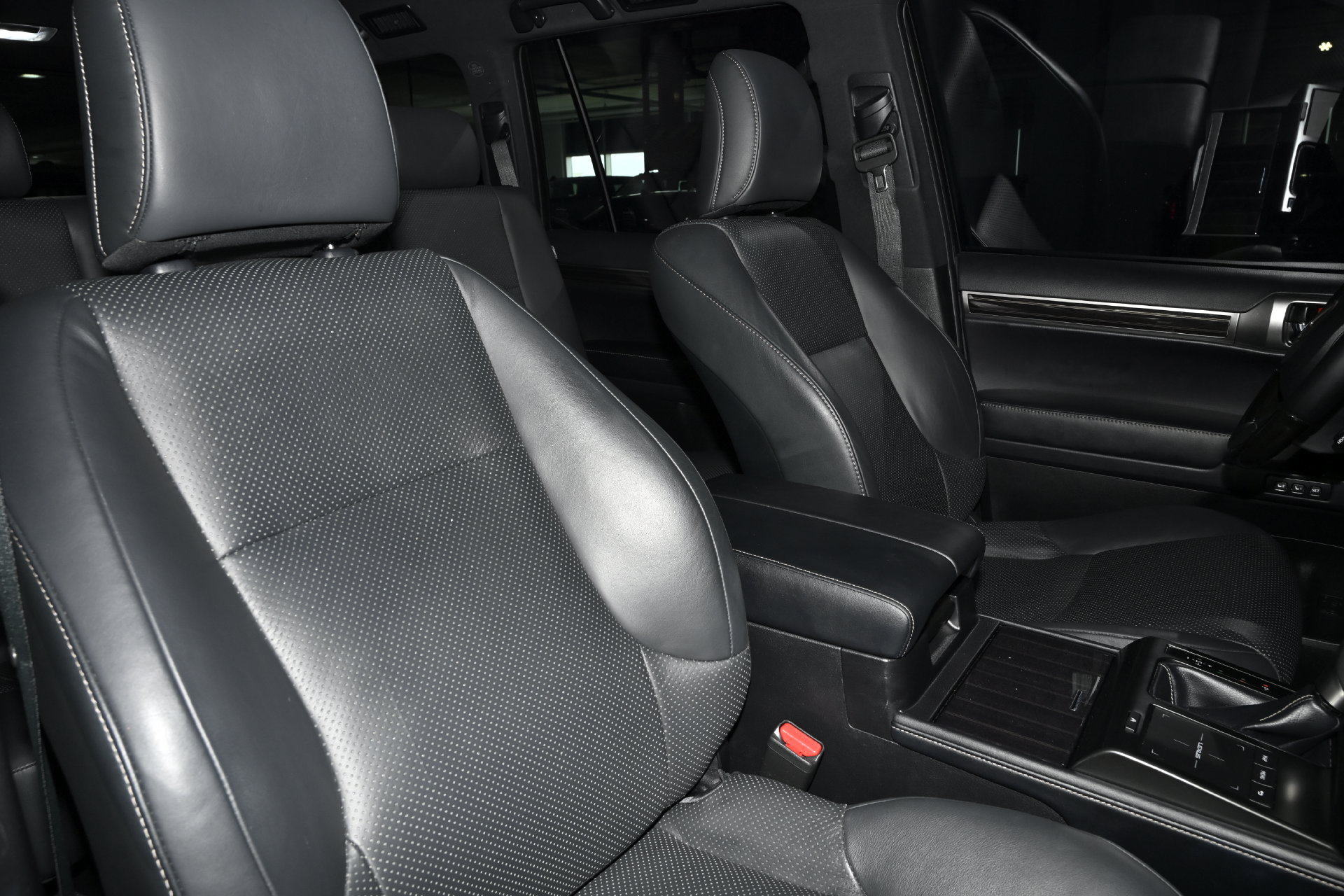 Used 2023 Lexus GX 460 Luxury w/ Sport Design Package AWD/4WD image 14