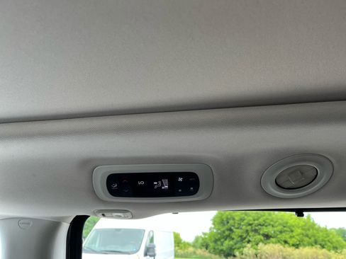 Used 2018 Chrysler Pacifica Limited w/ Tire & Wheel Group FWD image 26