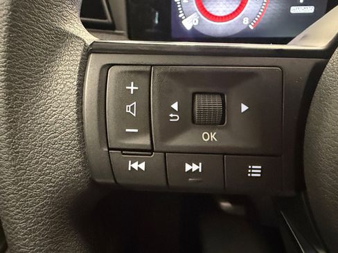 Used 2025 Nissan Kicks SV FWD image 17
