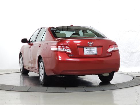Used 2011 Toyota Camry LE image 5