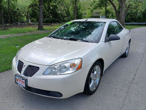 Used 2008 Pontiac G6 GT w/ Sport Package FWD image 2