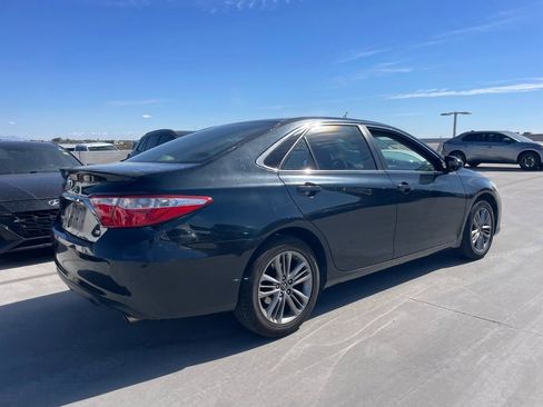 Used 2017 Toyota Camry SE image 3