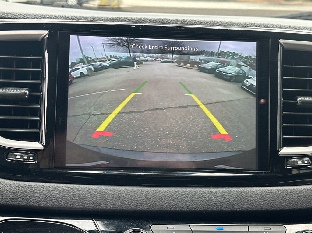 Used 2022 Chrysler Pacifica Touring-L FWD image 10