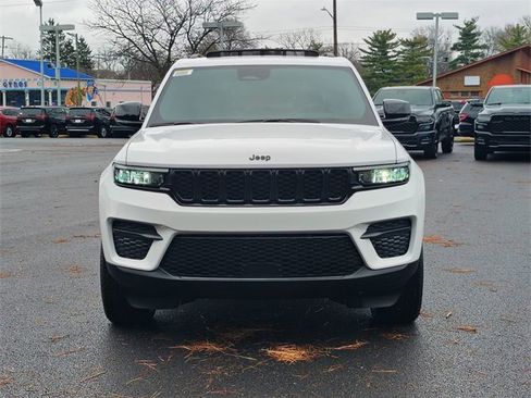 New 2025 Jeep Grand Cherokee Altitude w/ Trailer Tow Package image 33