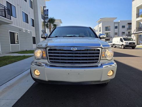 Used 2007 Chrysler Aspen Limited image 2