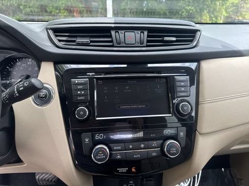 Used 2019 Nissan Rogue SL w/ Premium Package AWD/4WD image 20
