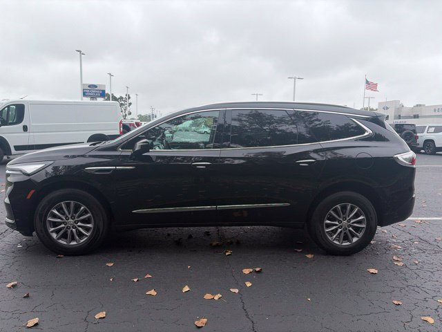 Used 2024 Buick Enclave Essence AWD/4WD image 1