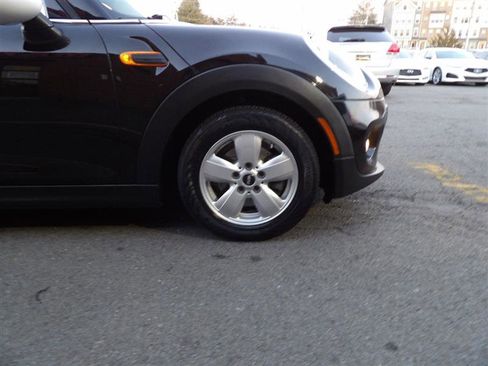 Used 2016 MINI Cooper 4-Door Hardtop image 5