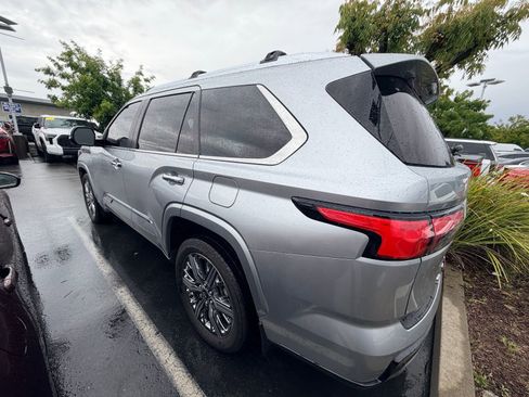 Used 2025 Toyota Sequoia Capstone AWD/4WD image 4