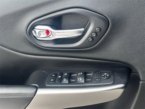 Used 2019 Jeep Cherokee High Altitude image 19