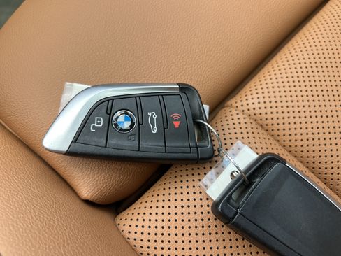 Used 2023 BMW 330i Sedan w/ Premium Package RWD image 35