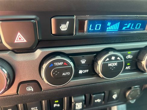 Used 2020 Toyota Tacoma TRD Off-Road w/ TRD Premium Off Road Package AWD/4WD image 31