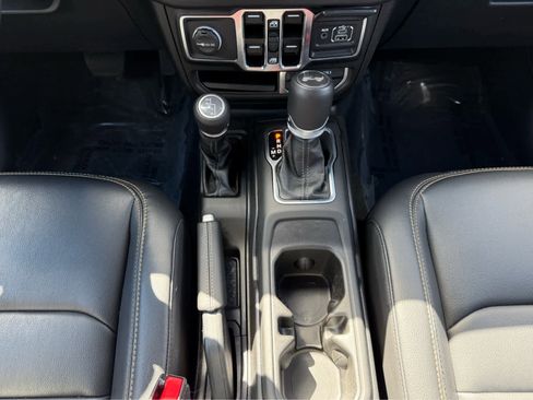 Used 2025 Jeep Wrangler Sahara w/ Safety Group image 27