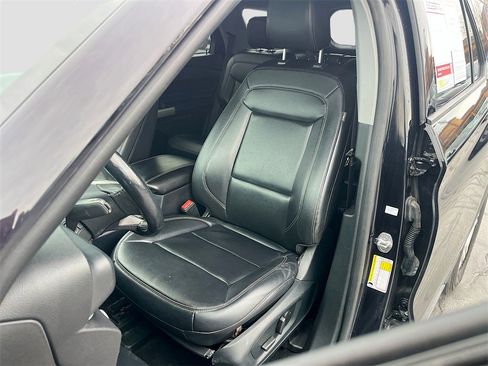 Used 2021 Ford Explorer XLT w/ Equipment Group 202A image 18