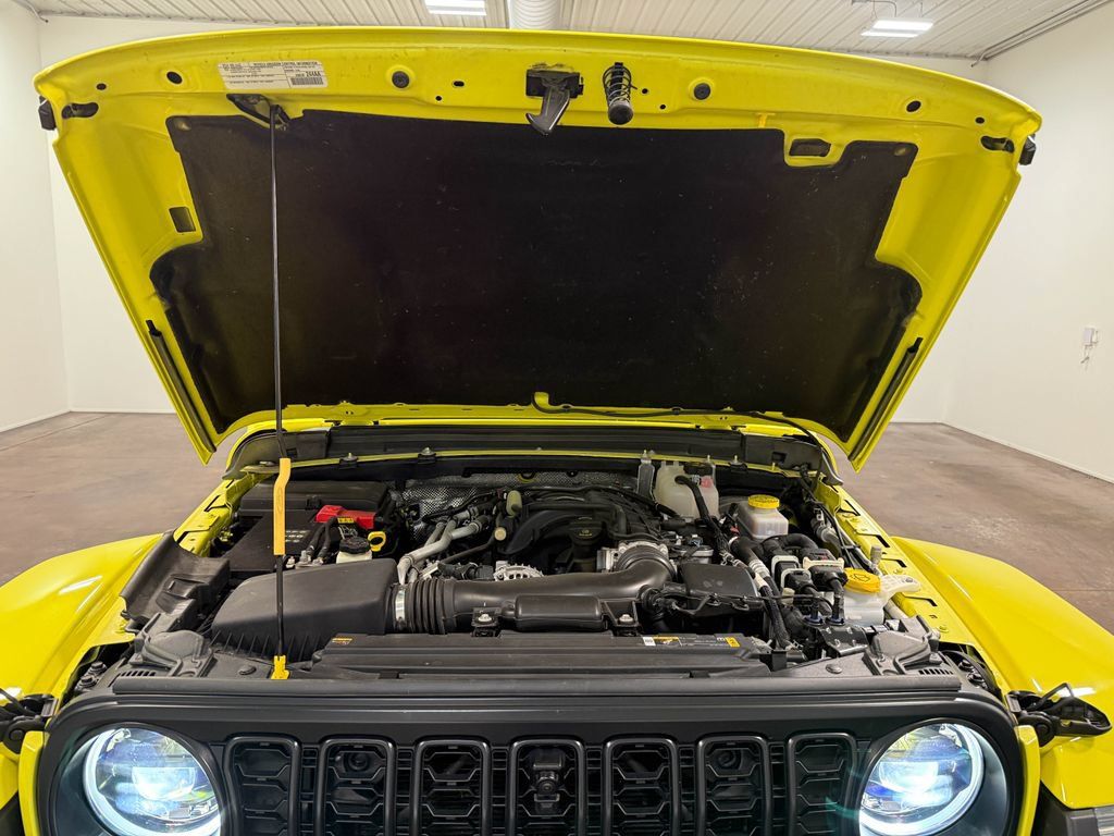 Used 2024 Jeep Wrangler Unlimited Rubicon AWD/4WD image 19