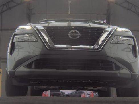 Used 2023 Nissan Rogue SV w/ SV Premium B Package FWD image 3