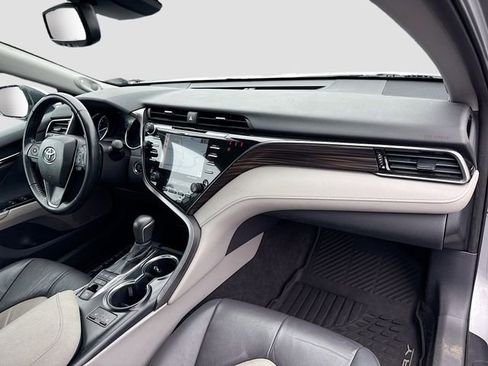 Used 2019 Toyota Camry XLE w/ Navigation Package image 29