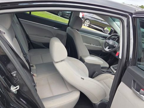 Used 2020 Hyundai Elantra SE FWD image 14