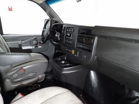Used 2021 Chevrolet Express 2500 w/ Driver Convenience Package RWD image 10