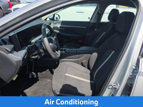 Used 2025 Hyundai Sonata SEL FWD image 8
