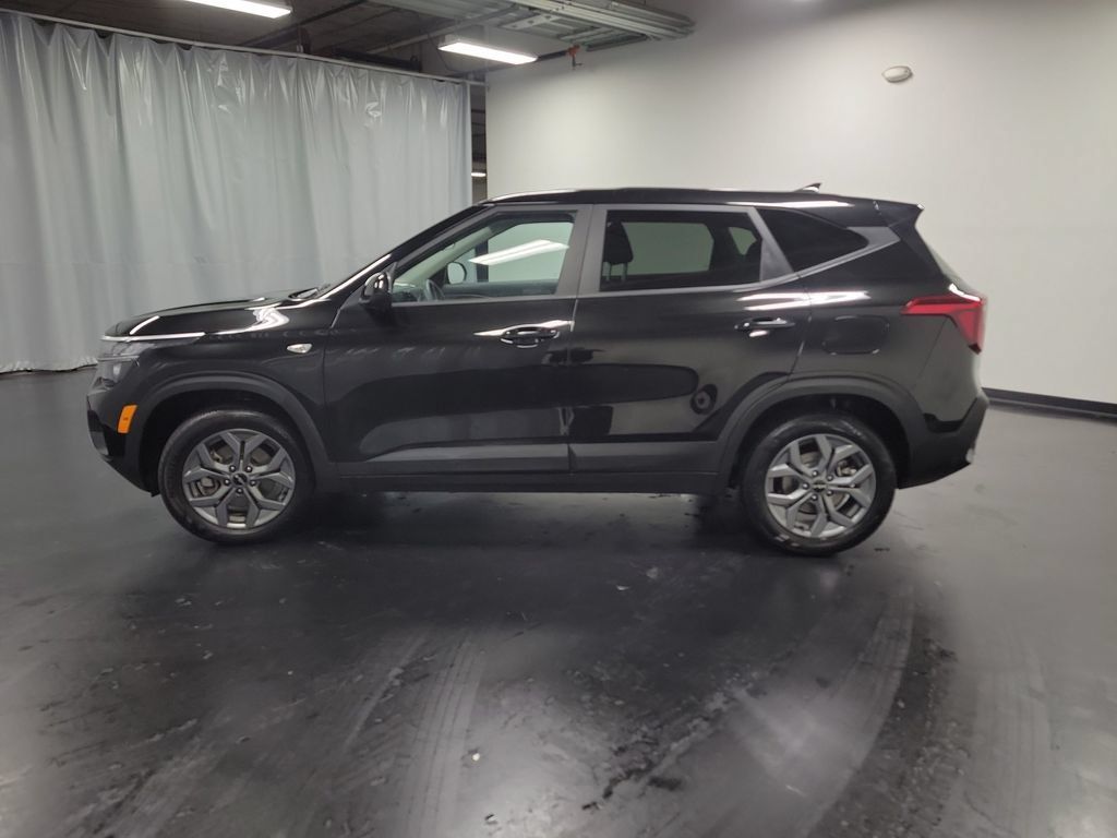Used 2025 Kia Seltos LX AWD/4WD image 5
