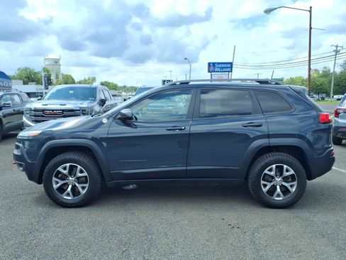 Used 2016 Jeep Cherokee Trailhawk w/ Leather Interior Group AWD/4WD image 7