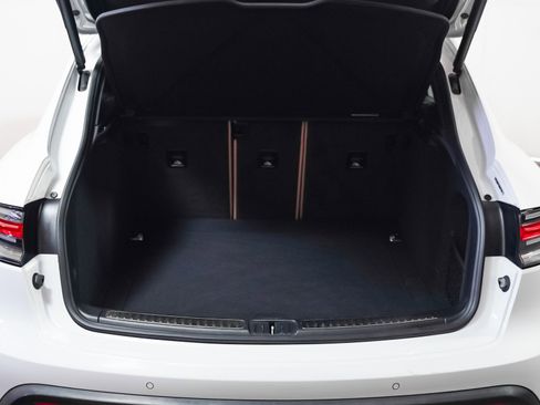 Used 2023 Porsche Macan image 31