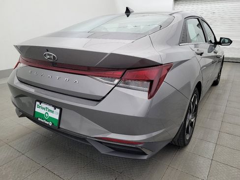 Used 2021 Hyundai Elantra SEL w/ Convenience + Premium Package FWD image 9