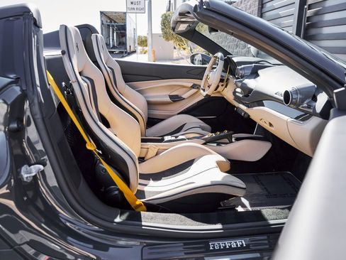 Used 2022 Ferrari F8 Tributo image 32