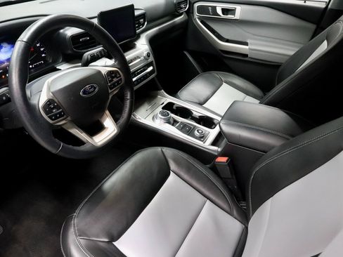 Certified 2022 Ford Explorer XLT w/ Equipment Group 202A image 25