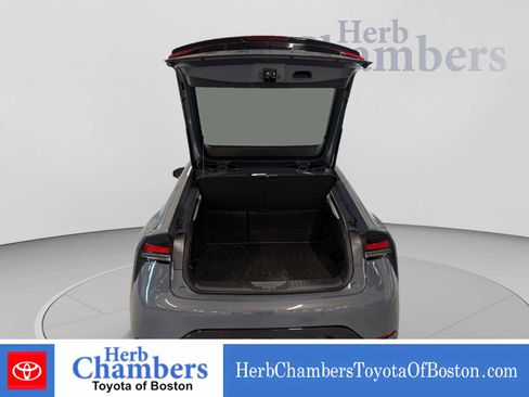 Used 2025 Toyota Prius XLE AWD/4WD image 4