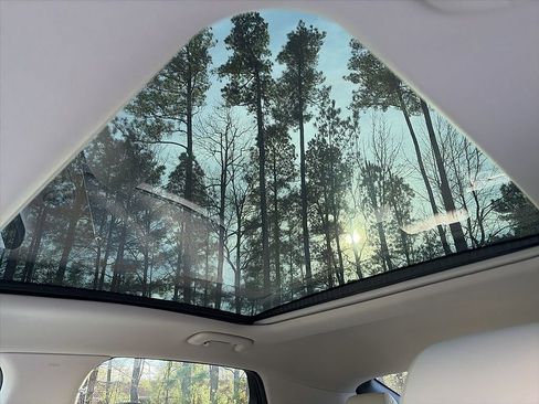 Certified 2025 Genesis GV60 RWD image 7