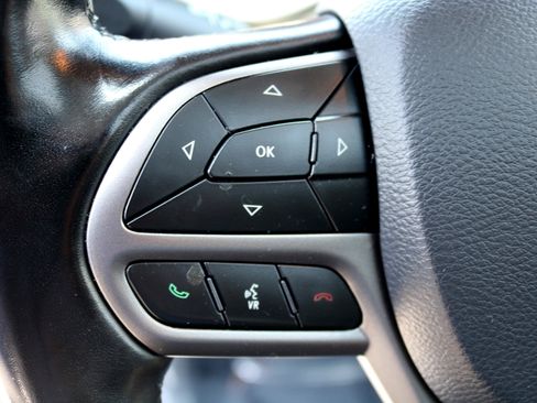 Used 2020 Jeep Cherokee Limited image 21