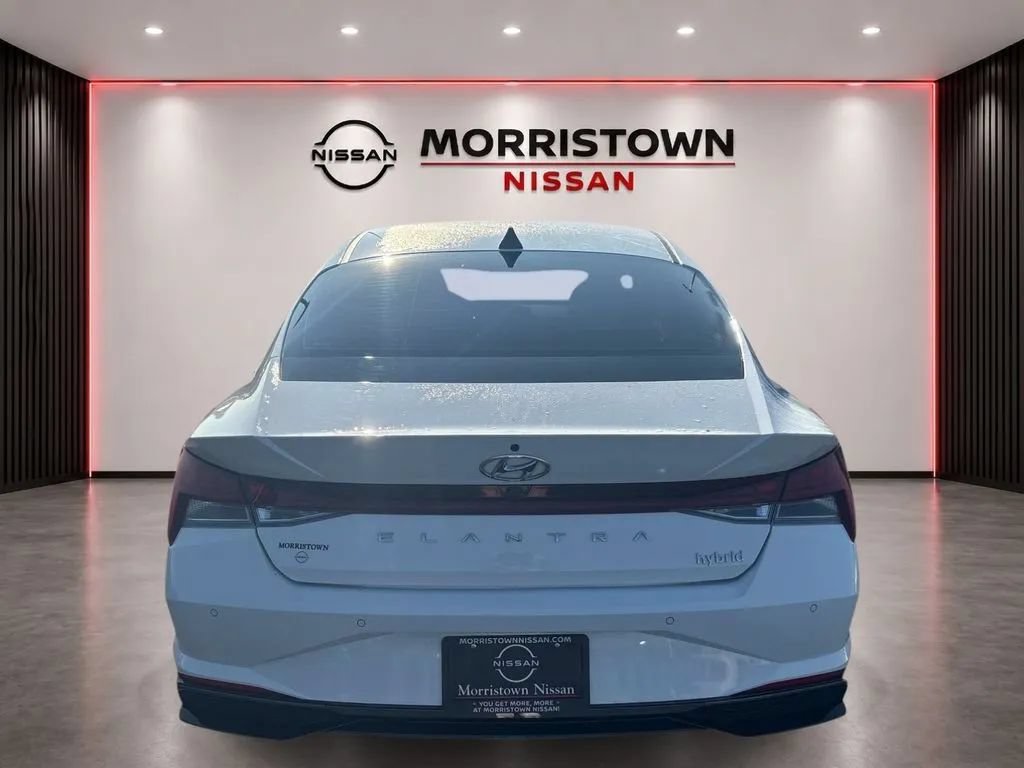 Used 2023 Hyundai Elantra Limited w/ Preferred Accessory Package FWD image 4