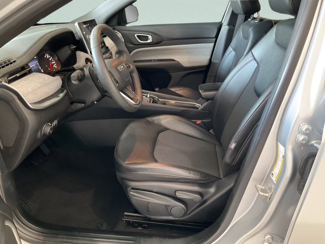 Used 2024 Jeep Compass Latitude AWD/4WD image 8
