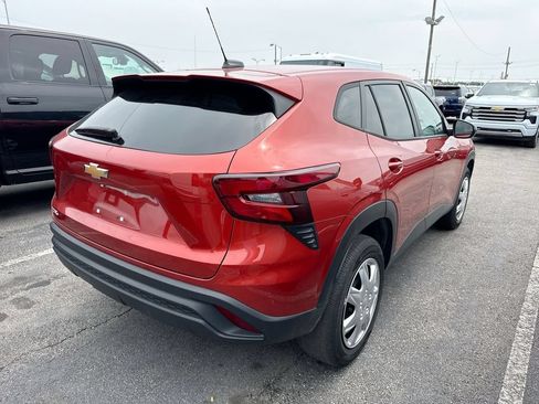 Used 2024 Chevrolet Trax LS FWD image 3