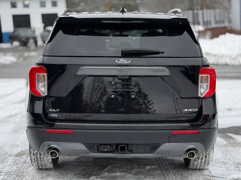 Used 2023 Ford Explorer XLT w/ Equipment Group 202A image 3